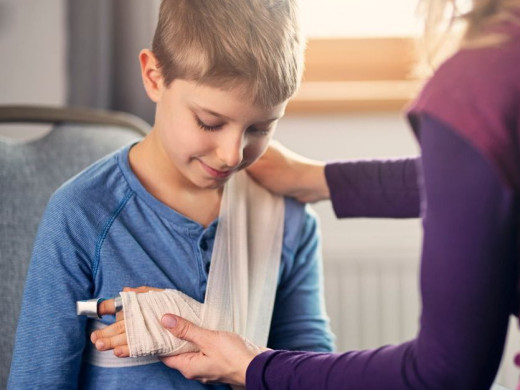 S koncem prázdnin riziko dětských úrazů rozhodně nekončí
