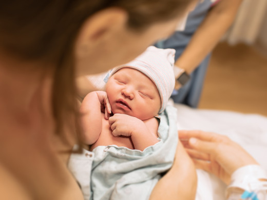 Boj o porodní asistentky