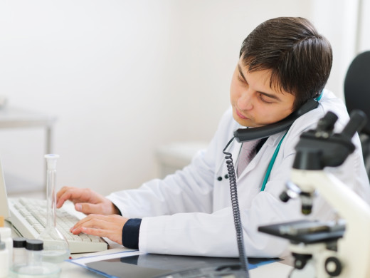 Na omikron jsme zůstali téměř sami, říkají praktici