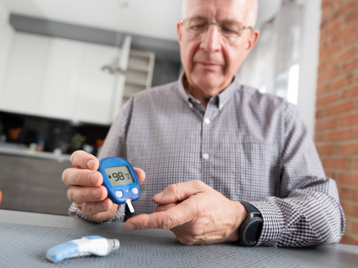 Kdy je při léčbě diabetu u seniorů namístě intenzifikace (a kdy ubrat)