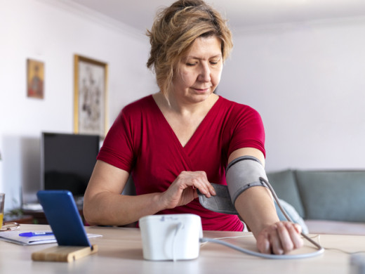 Počet lidí, kteří se léčí s vysokým krevním tlakem, za poslední dekádu vzrostl o polovinu