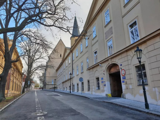 Adiktologie ve VFN oslavila 75 let boje se závislostmi