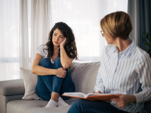 Deprese i syndrom vyhoření mají celospolečenské důsledky. Jak zasahují do života Čechů?