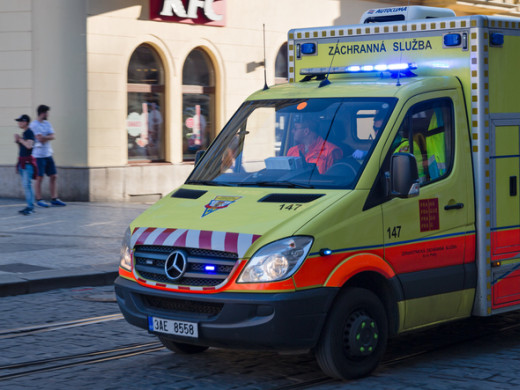 Za jakých podmínek je hrazena přeprava vozidlem zdravotnické dopravní služby?