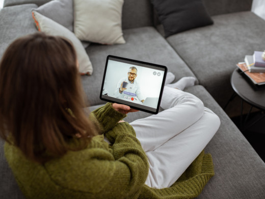 Jak se do péče o duševně nemocné pacienty promítla epidemie COVID-19?