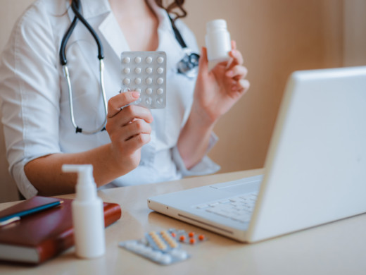 Jak vyhledat ekvivalent ukrajinských léků? ČLnK připravila manuál pro lékaře i lékárníky