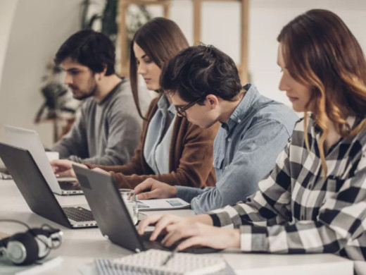 Pediatři jsou v první linii prevence závislostí. Pomoci jim mají kursy